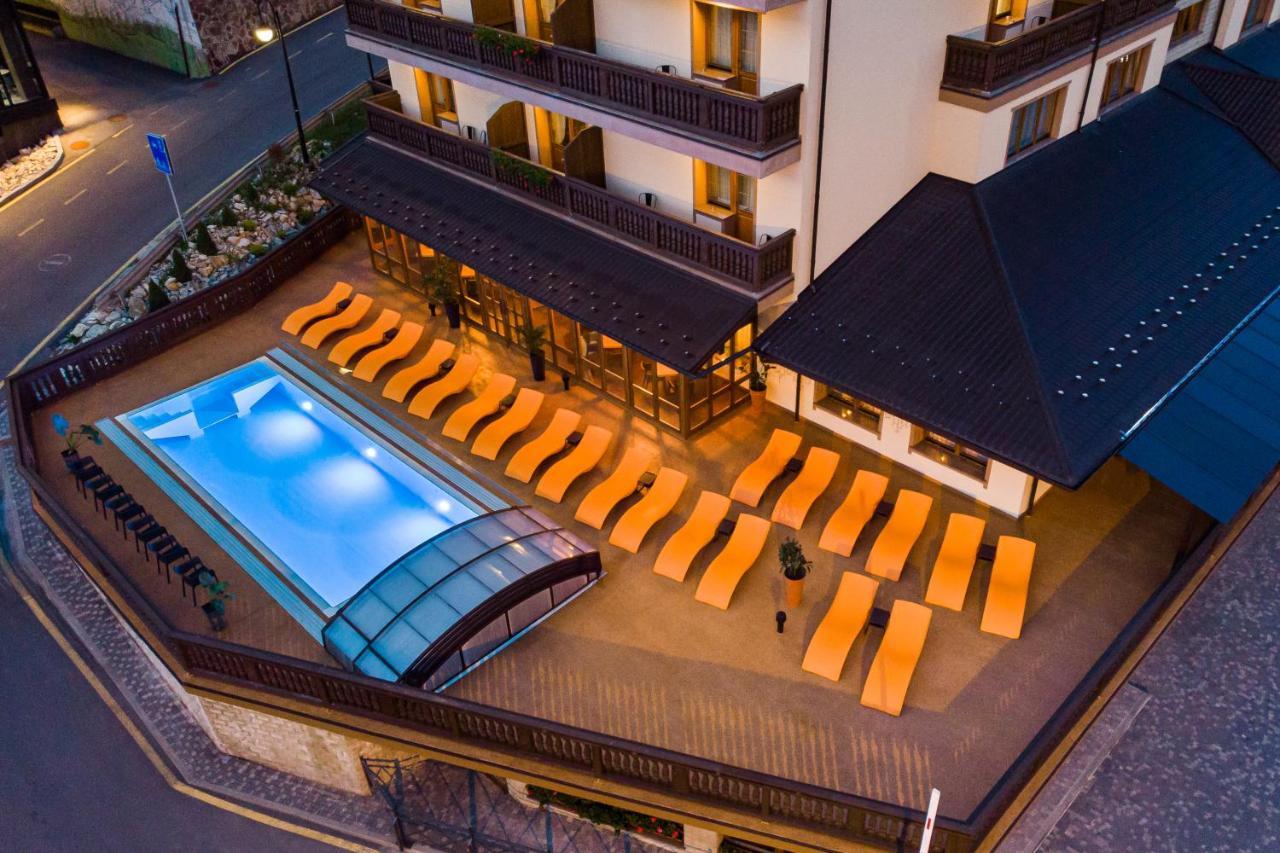 กันซ์ แอนด์ สปา Hotel บูโคเวล ภายนอก รูปภาพ